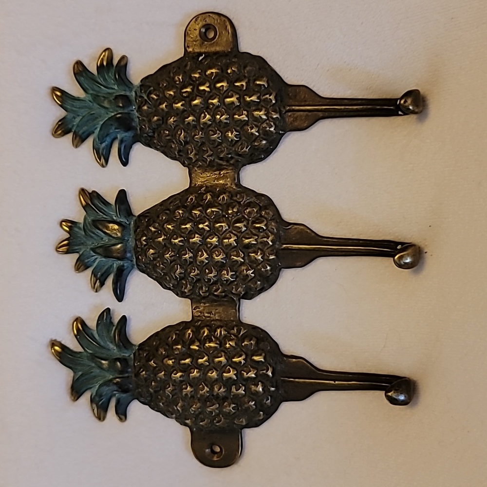San Pacific Intl Decorative Hooks Set metal pineapples three hooks